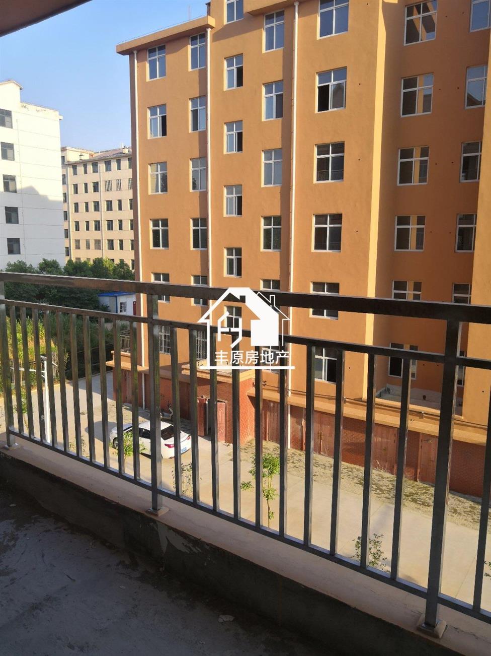 火车站附近农场安置小区楼盘图片