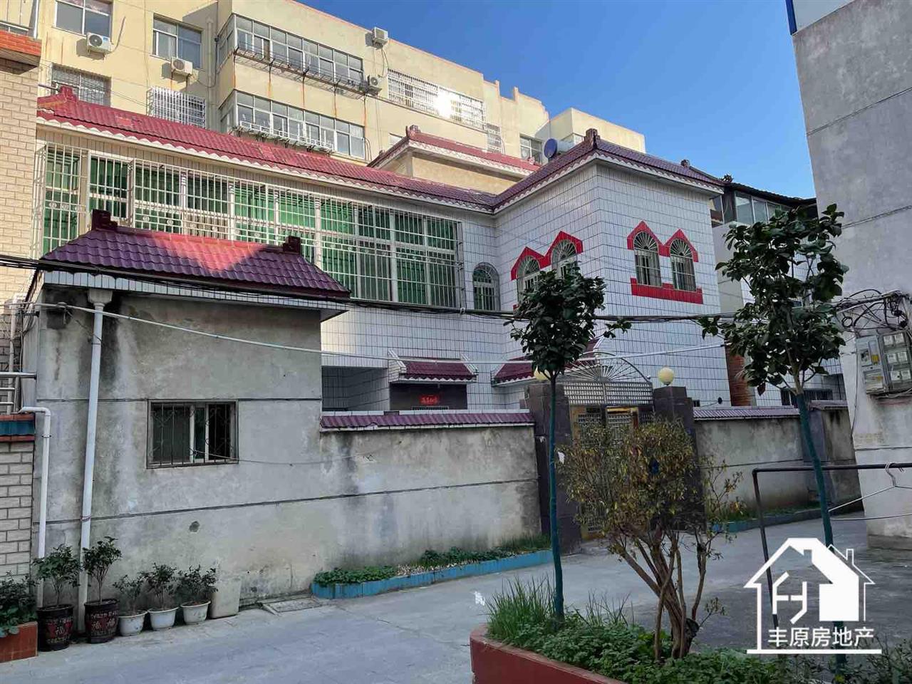 北头农行附近四间两层楼盘图片