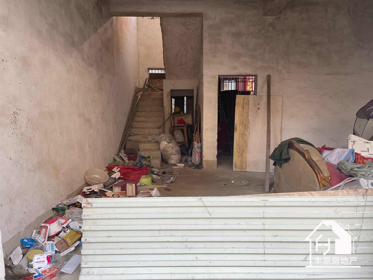 七小对面两间三层单门楼盘图片